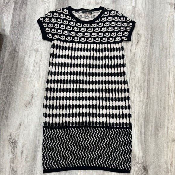 MaxMara Dresses & Skirts - MaxMara Black and Cream Knit  black and beige sweater dress size Small